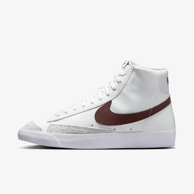 NIKE BLAZER MID '77 VNTG in SUMMIT WHITE/DARK PONY-WHITE-PHOTON DUST