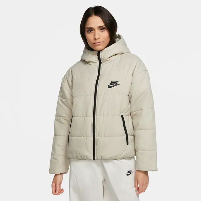 NIKE AS W NSW CORE SYN JKT in STONE/WHITE/BLAC