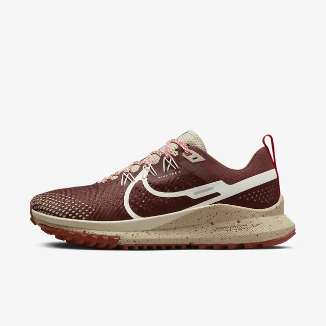 W NIKE REACT PEGASUS TRAIL 4 in DARK PONY/SAIL-PICANTE RED-EARTH