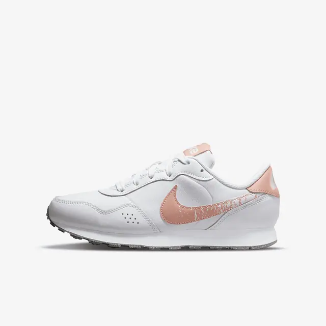 NIKE MD VALIANT SE (GS) in WHITE/LT MADDER ROOT-CAVE STONE-AURA