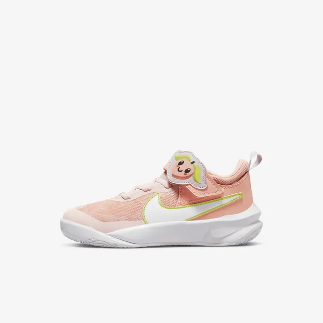 NIKE TEAM HUSTLE D 10 LIL (PS) in ATMOSPHERE/WHITE-CRIMSON BLISS