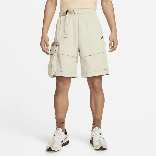 NIKE AS M NSW TP WVN UL CARGO SHORT in RATTAN/BLACK