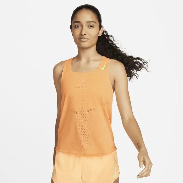 NIKE AS W NK DFADV AROSWFT SINGLET in PEACH CREAM/GHOST GREEN