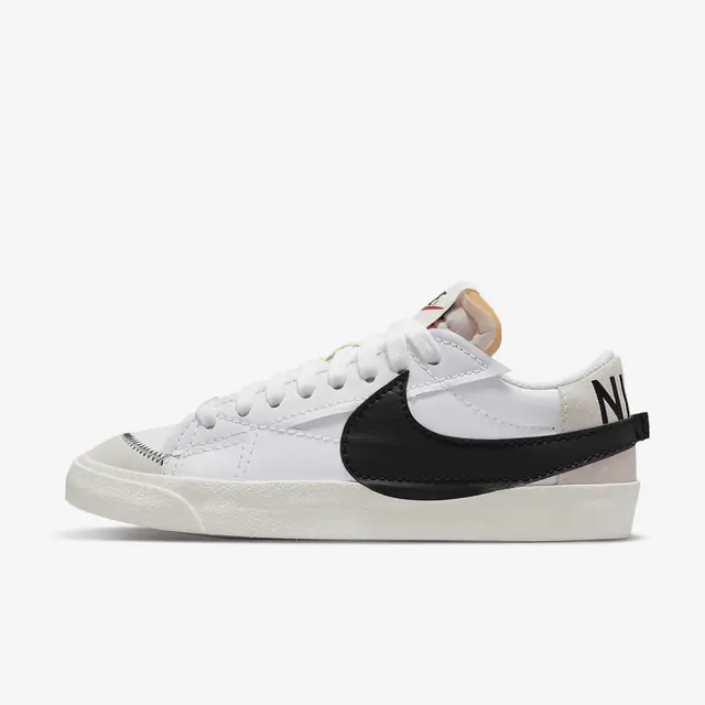 NIKE BLAZER LOW '77 JUMBO in WHITE/BLACK-WHITE-SAIL