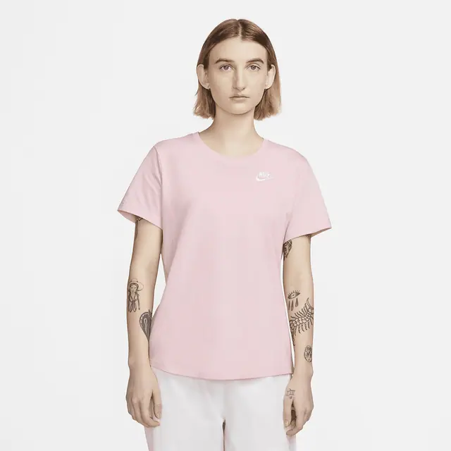 NIKE AS W NSW CLUB SS TEE in MED SOFT PINK
