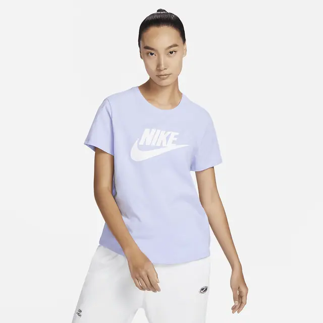 NIKE AS W NSW CLUB SS TEE ICN FTRA in OXYGEN PURPLE/WHITE