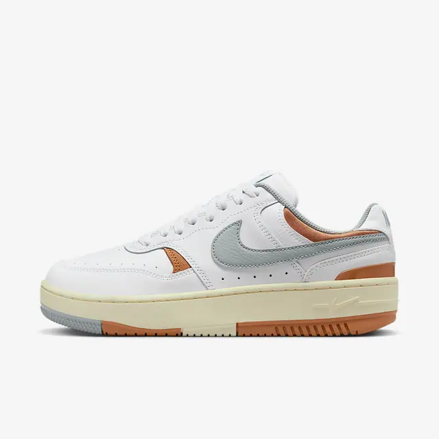 WMNS NIKE GAMMA FORCE in WHITE/LIGHT PUMICE-FLAX-COCONUT MILK