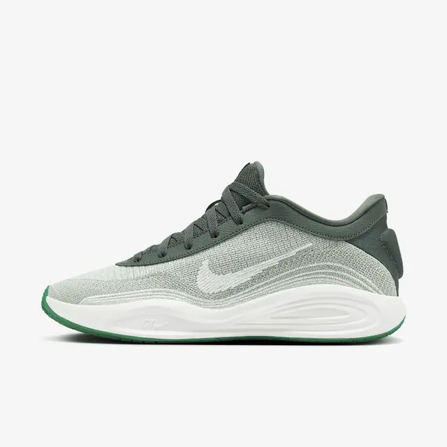 NIKE G.T. HUSTLE ACADEMY EP in VINTAGE GREEN/SAIL-STADIUM GREEN