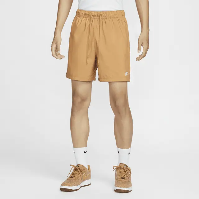 NIKE AS M NK CLUB FLOW SHORT in FLAX/WHITE