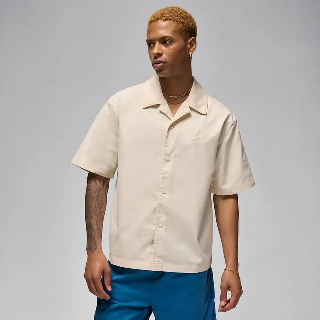 NIKE M J ESS STMT WSH TOP in LEGEND LT BROWN