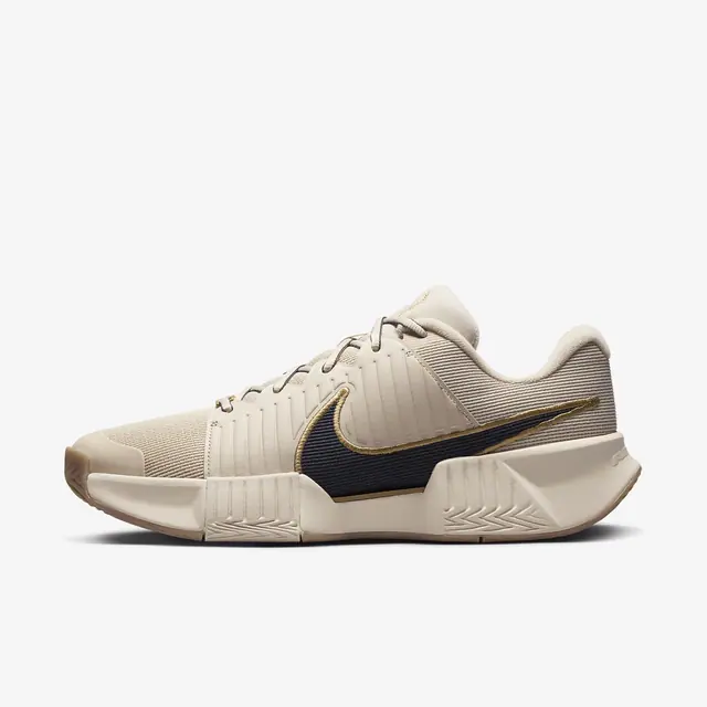 NIKE M ZOOM GP CHALLENGE PRO HC PRM in SANDDRIFT/THUNDER BLUE-METALLIC GOLD
