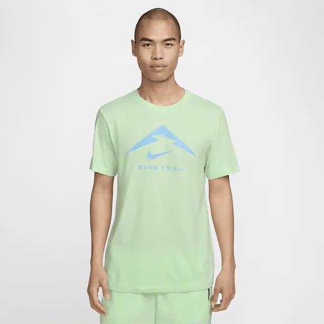 NIKE AS M NK DF TEE TRAIL LOGO in VAPOR GREEN