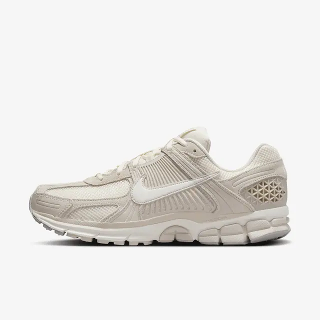 NIKE ZOOM VOMERO 5 in LT OREWOOD BRN/LT OREWOOD BRN