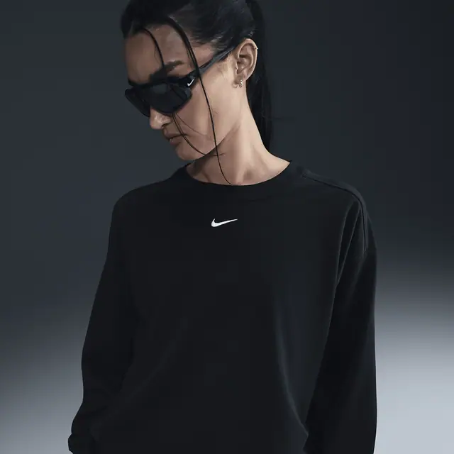NIKE AS W NSW ESSNTL OS LS TEE in BLACK