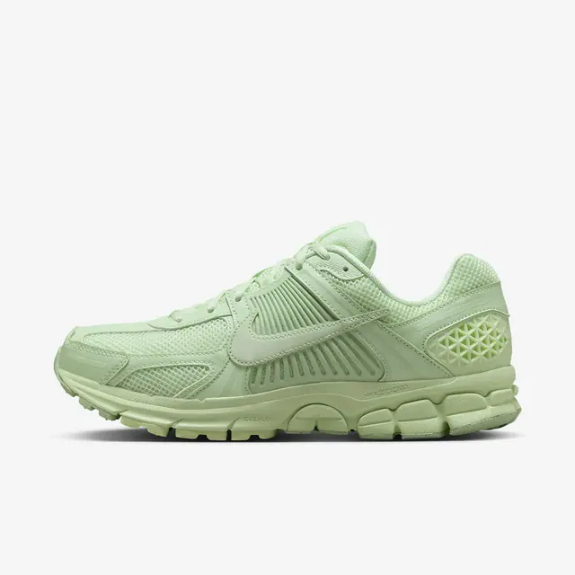 NIKE ZOOM VOMERO 5 in VAPOR GREEN/VAPOR GREEN