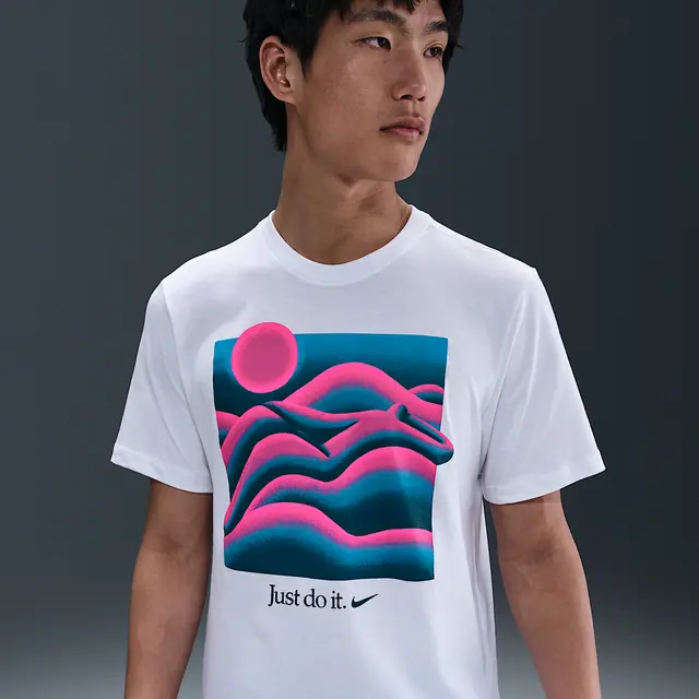 NIKE AS U NSW TEE OC SSTNBLTY 2 in WHITE