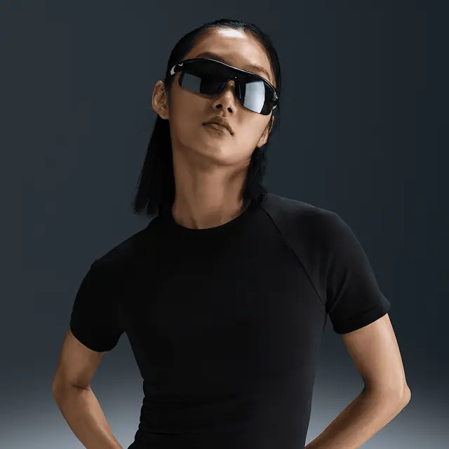 NIKE AS W NK RUN DVN DF SS TOP in BLACK