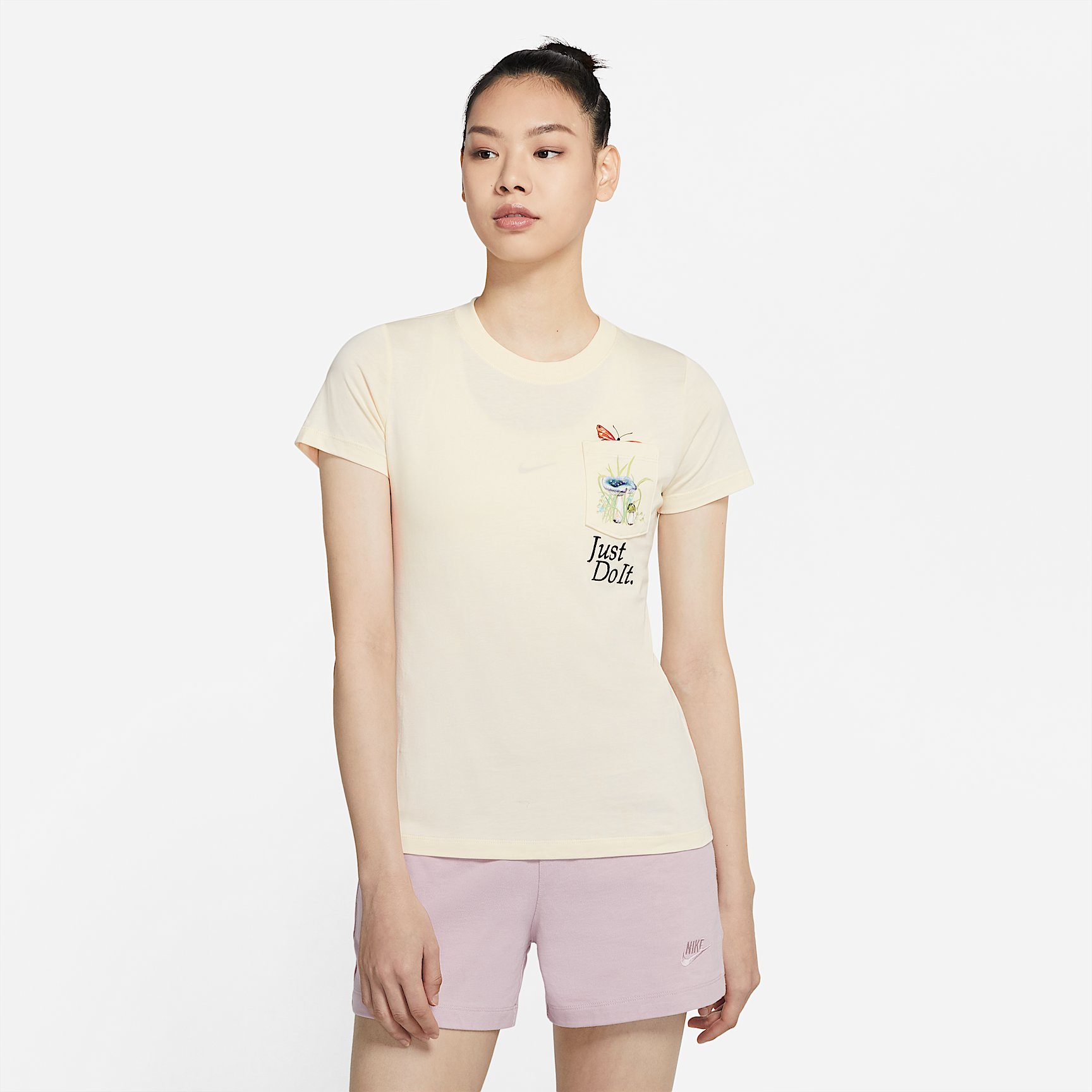 NIKE AS W NSW TEE REG SS PKT NATURE in COCONUT MILK
